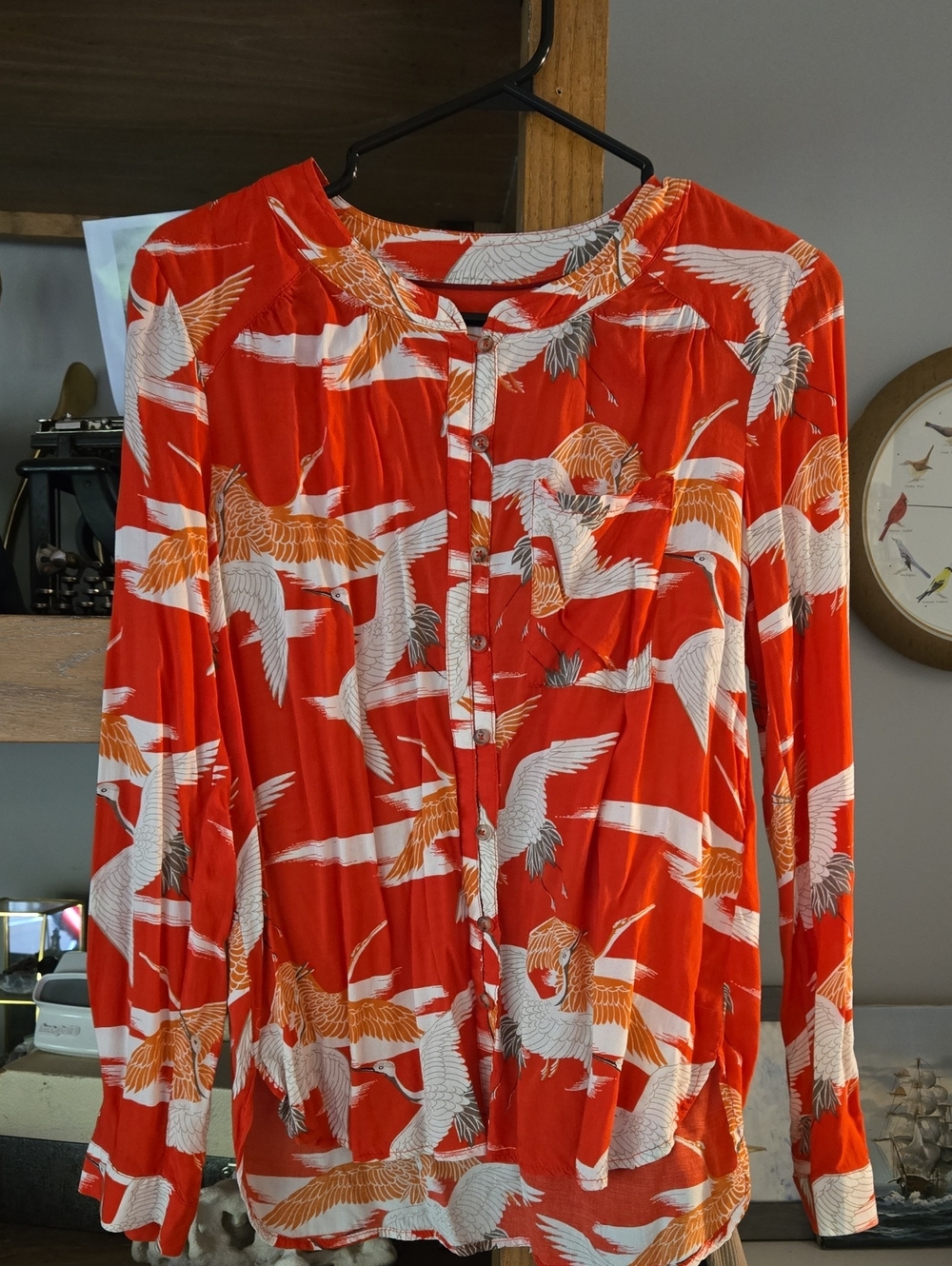 🎁 Last Chance $7 - Anthropologie Brand Women’s Red Crane Print Button-up Top